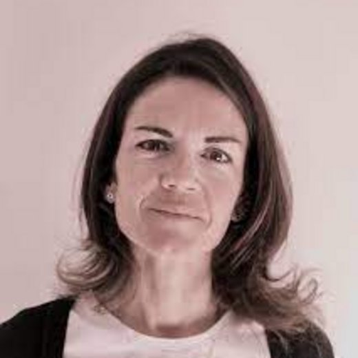 
                        Claire Arnaud
                    